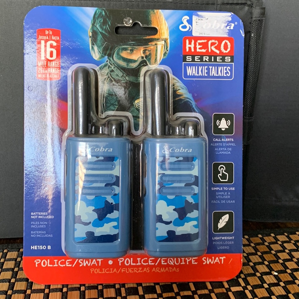 Cobra Hero Series Walkie Talkies HE150 B 16 mile Range NIP